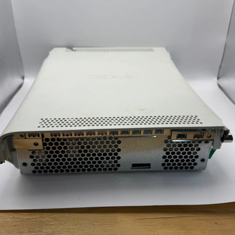 Microsoft Xbox 360 Console White HDMI For Parts Repair Untested